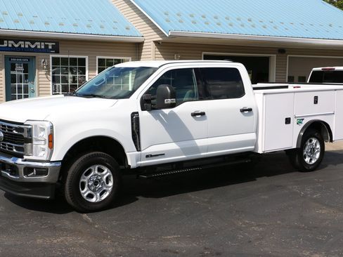 Used 2025 Ford F250 XLT w/ F-250 >10K GVWR Package AWD/4WD image 1