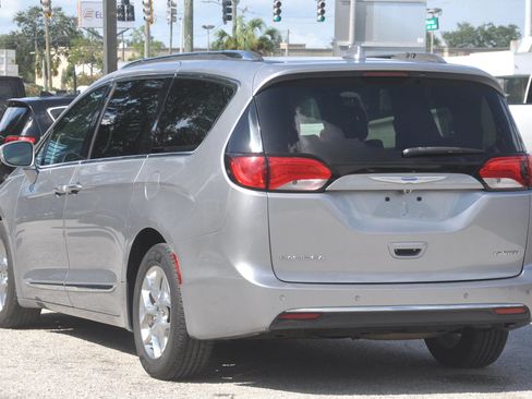 Used 2018 Chrysler Pacifica Limited FWD image 28