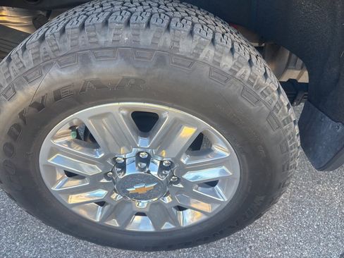 Used 2024 Chevrolet Silverado 2500 High Country w/ High Country Premium Package image 9