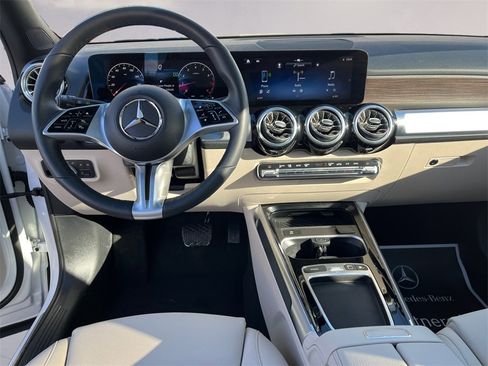 Certified 2025 Mercedes-Benz GLB 250 4MATIC image 10
