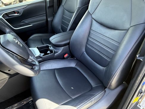Certified 2019 Toyota RAV4 XLE Premium w/ Carpet Mat Package FWD image 28