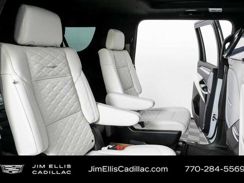 Used 2026 Cadillac Escalade ESV Platinum Sport w/ LPO, ONYX Package AWD/4WD image 23