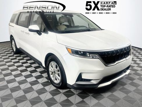 Used 2023 Kia Carnival LX FWD image 1