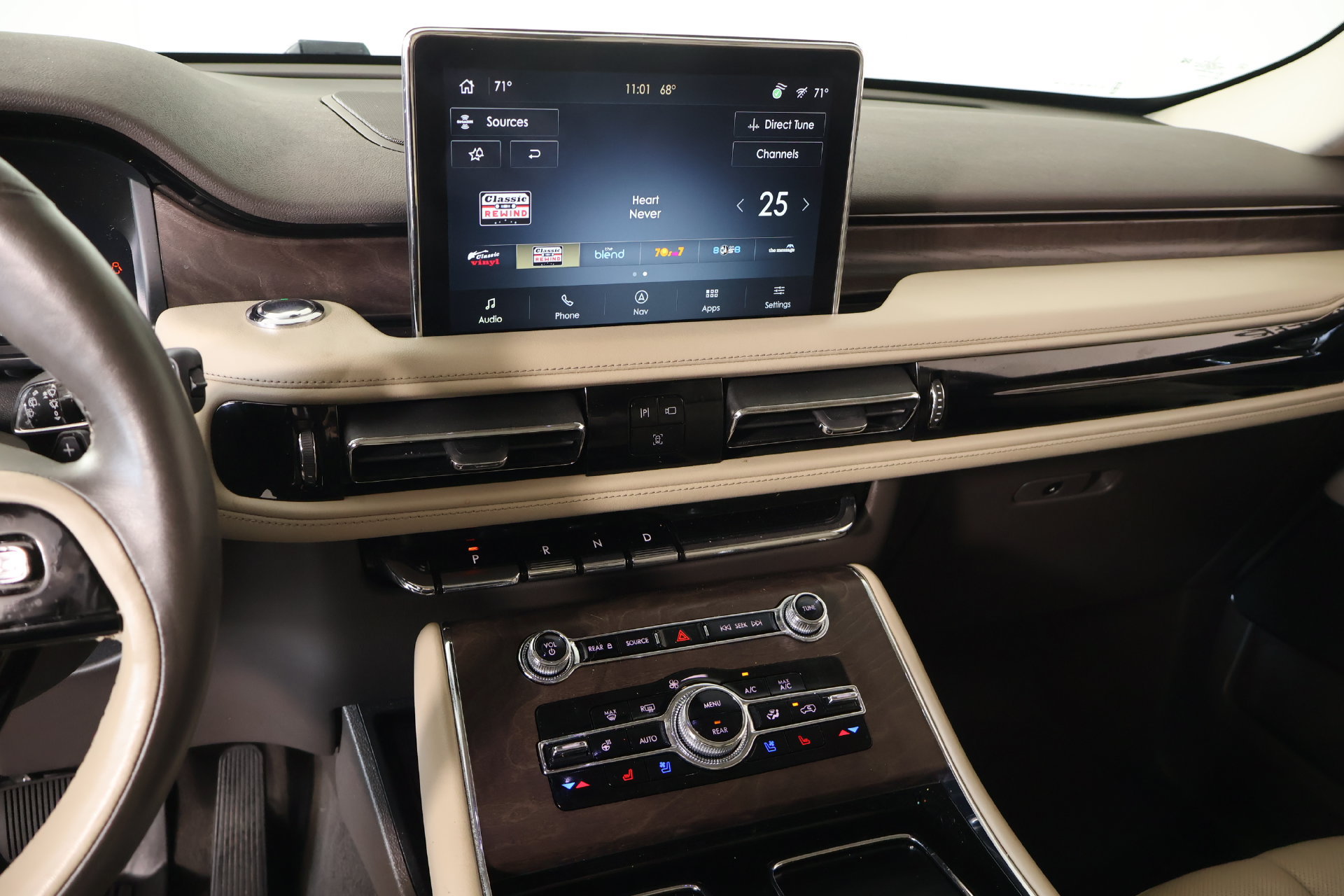 Certified 2024 Lincoln Aviator Reserve w/ Elements Package Plus AWD/4WD image 5