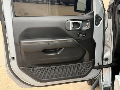 Used 2024 Jeep Wrangler Sahara image 24