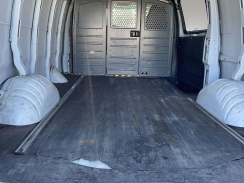 Used 2013 Chevrolet Express 2500 RWD image 32