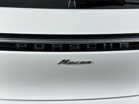 Certified 2024 Porsche Macan AWD/4WD image 35