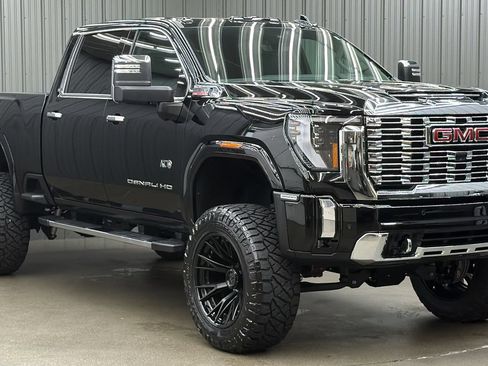 Used 2026 GMC Sierra 3500 Denali w/ Denali Reserve Package AWD/4WD image 7