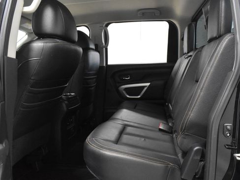 Used 2017 Nissan Titan SL image 5