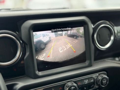 Used 2023 Jeep Wrangler Unlimited Sahara AWD/4WD image 21