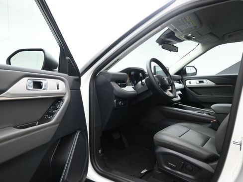 New 2025 Ford Explorer Active w/ Active Comfort Package image 8