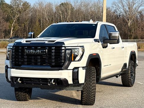 Used 2024 GMC Sierra 2500 Denali Ultimate image 3