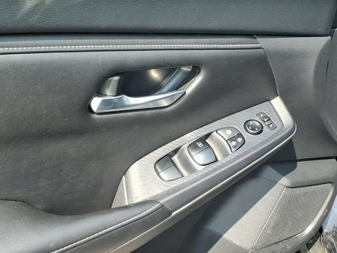 Used 2024 Nissan Sentra SV FWD image 10