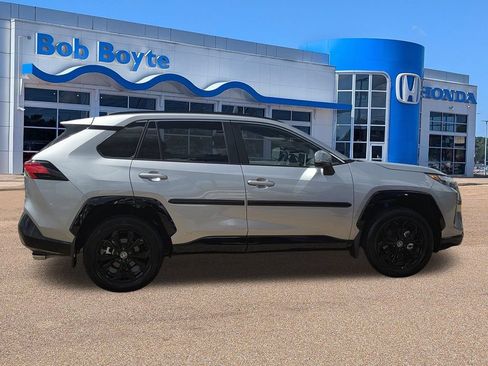 Used 2024 Toyota RAV4 SE AWD/4WD image 3