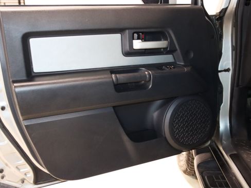 Used 2012 Toyota FJ Cruiser 4WD w/ Upgrade Pkg image 32