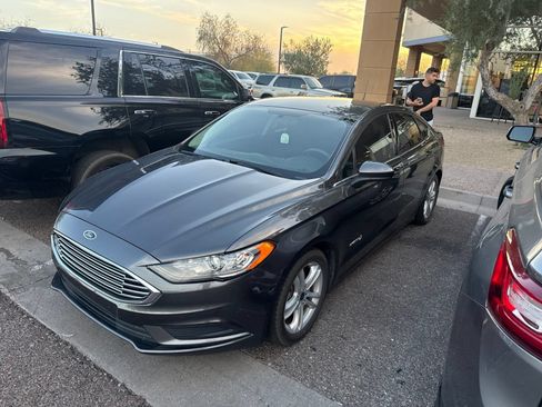 Used 2018 Ford Fusion SE FWD image 1