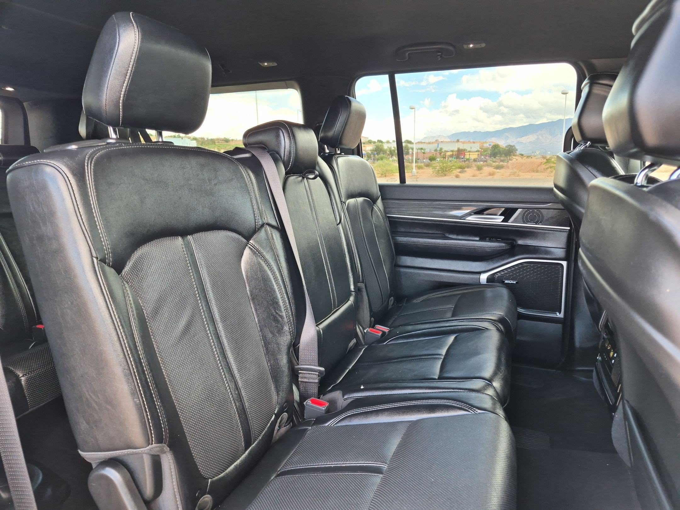 Used 2024 Jeep Wagoneer L Series II w/ Flexible Seating Group AWD/4WD image 30