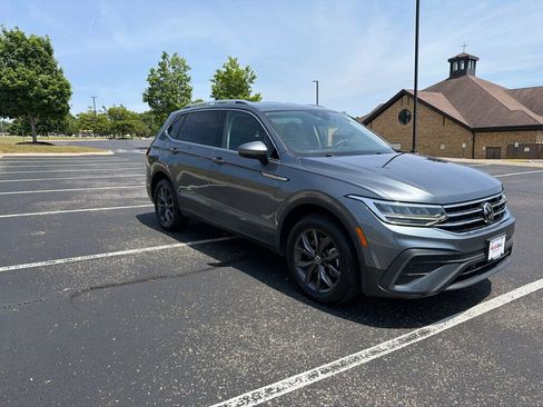 Used 2023 Volkswagen Tiguan SE AWD/4WD image 3