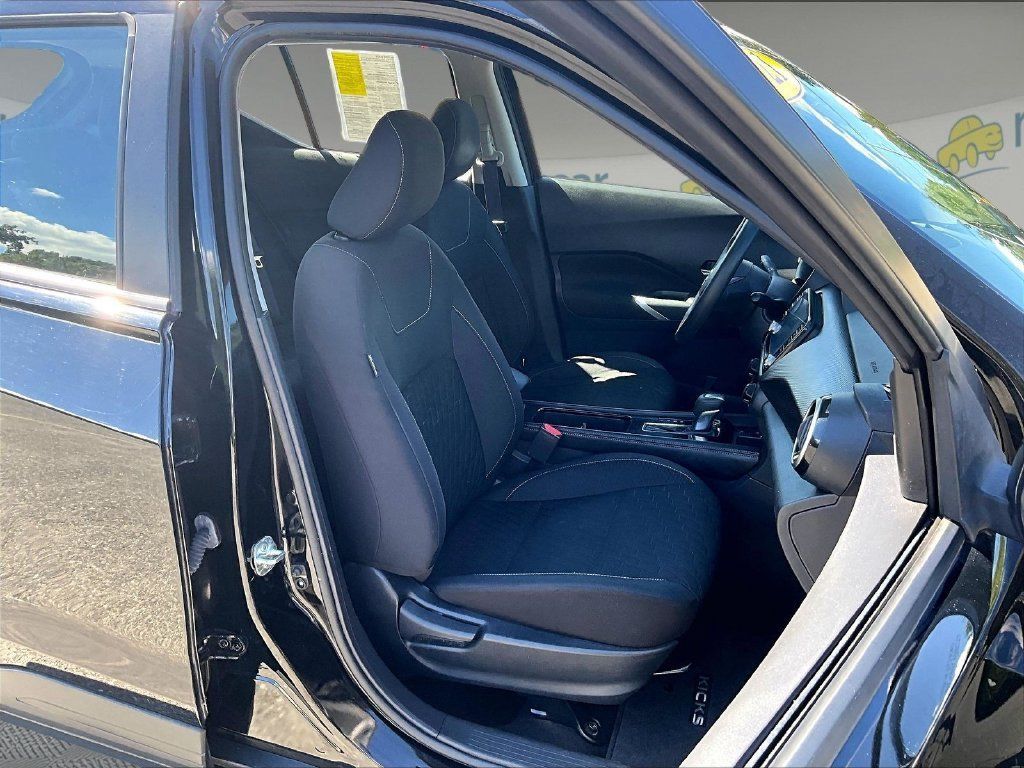 Used 2021 Nissan Kicks SV FWD image 11