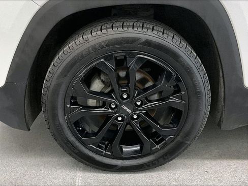 Used 2020 GMC Terrain SLE w/ Driver Convenience Package AWD/4WD image 7