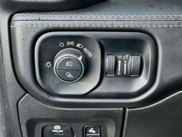 Used 2021 RAM 1500 Limited AWD/4WD image 9