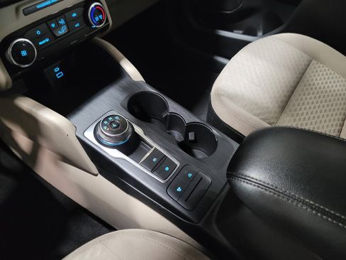 Used 2022 Ford Escape SE image 26