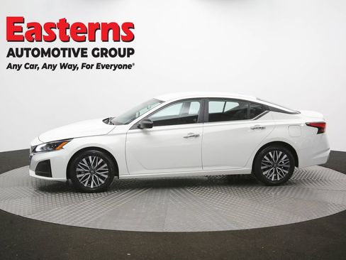 Used 2025 Nissan Altima 2.5 SV FWD image 58