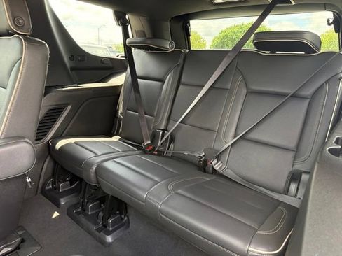 Used 2024 Chevrolet Tahoe Premier AWD/4WD image 18
