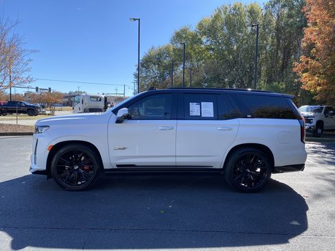 Used 2024 Cadillac Escalade V w/ LPO, ONYX Package image 6