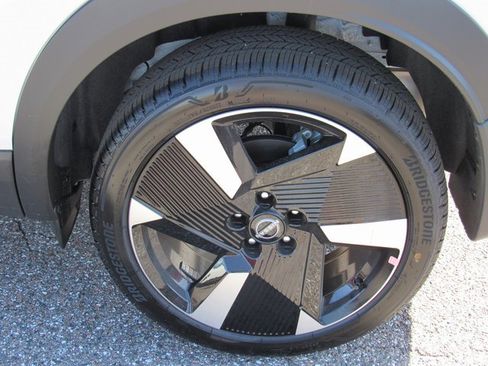 New 2026 Nissan Kicks SR image 7