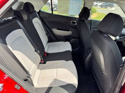 Used 2025 Hyundai Venue SEL FWD image 26