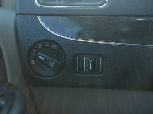 Used 2015 Chrysler Town & Country Touring w/ Driver Convenience Group image 32