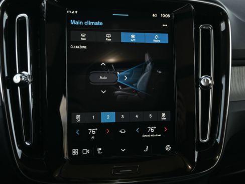 Used 2025 Volvo XC40 B5 Core image 21