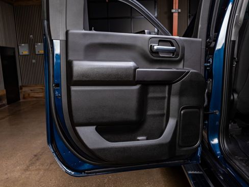 Used 2022 Chevrolet Silverado 2500 Custom w/ Custom Convenience Package image 32