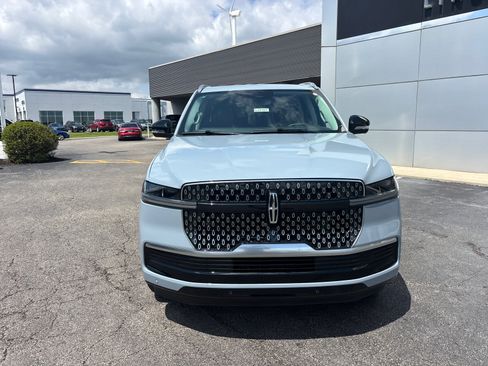 New 2026 Lincoln Navigator L Reserve AWD/4WD image 2