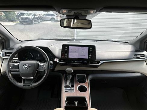 Used 2022 Toyota Sienna XLE FWD image 14
