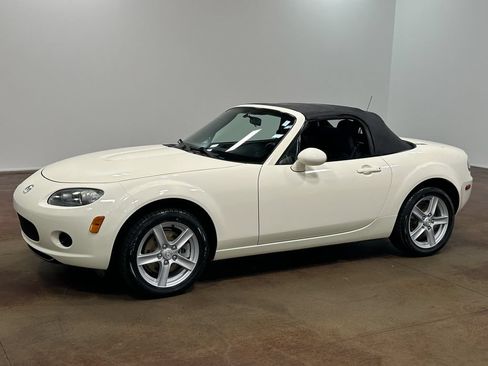 Used 2007 MAZDA MX-5 Miata Sport RWD image 32