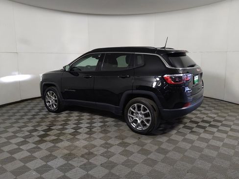 Used 2022 Jeep Compass Latitude AWD/4WD image 3