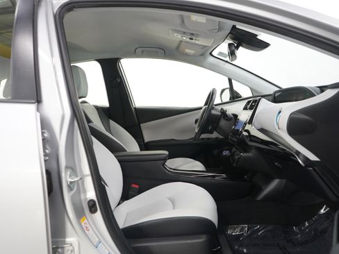 Used 2020 Toyota Prius XLE w/ Advanced Technology Package image 10