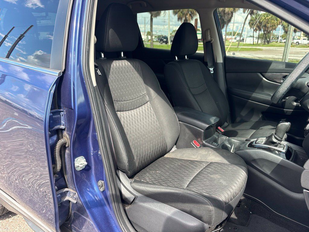 Used 2018 Nissan Rogue SV FWD image 19