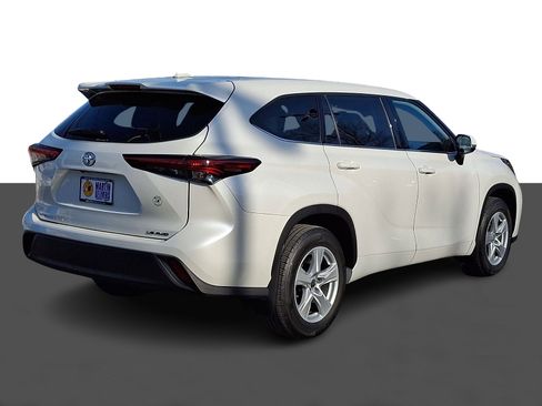 Used 2020 Toyota Highlander LE image 6