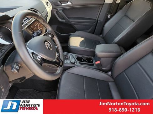 Used 2021 Volkswagen Tiguan SE image 15