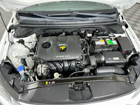 Used 2017 Hyundai Elantra SE FWD image 28