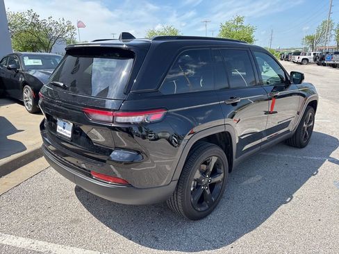 New 2025 Jeep Grand Cherokee Altitude AWD/4WD image 26