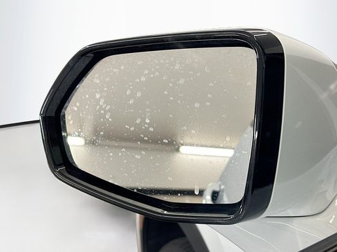 Used 2025 Chevrolet Blazer LT AWD/4WD image 16