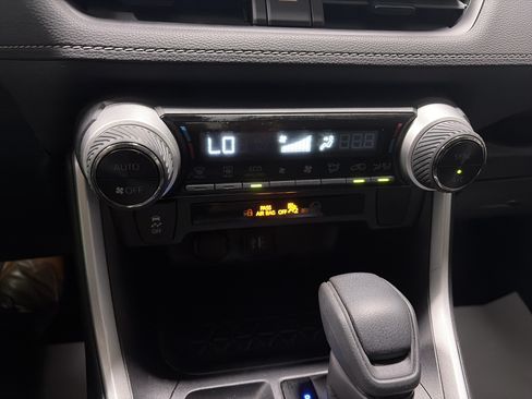Used 2025 Toyota RAV4 LE AWD/4WD image 19