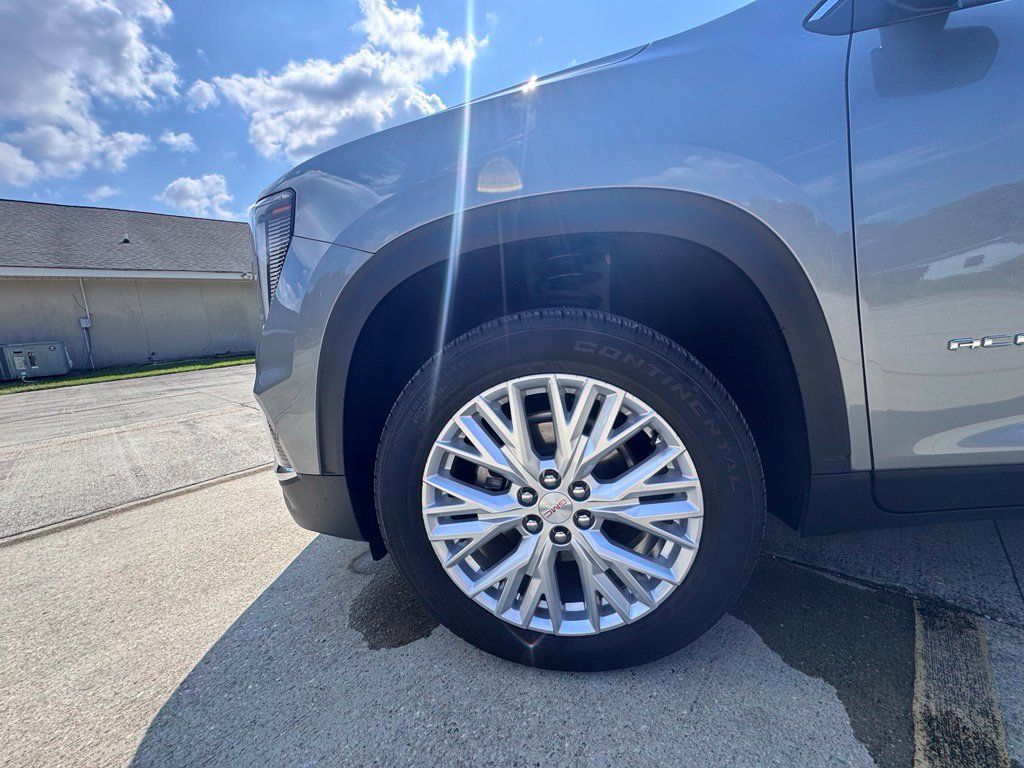 Used 2026 GMC Acadia Elevation w/ Elevation Premium Package FWD image 6