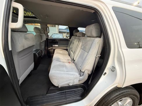 Used 2019 Toyota Sequoia SR5 image 29