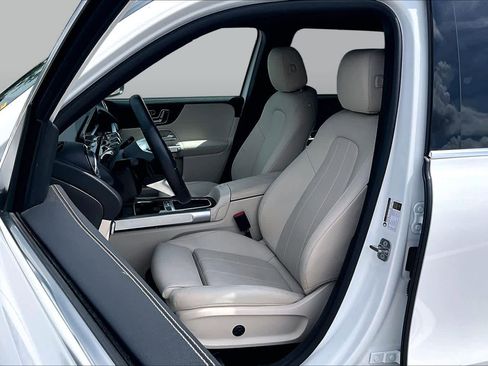 Used 2025 Mercedes-Benz GLB 250 image 8