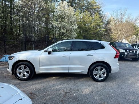 Used 2022 Volvo XC60 B5 Momentum image 5